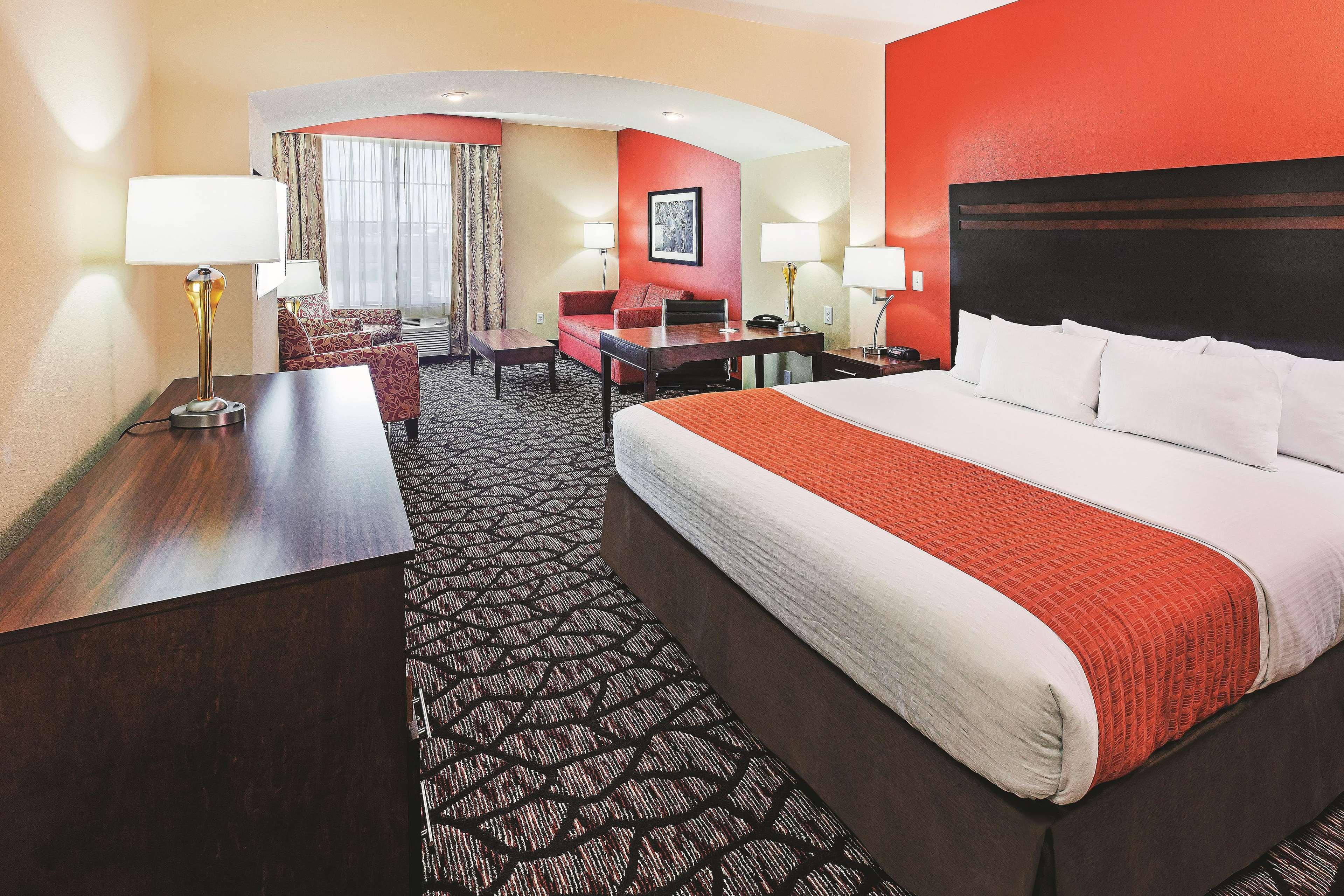 La Quinta By Wyndham Pecos Hotel Exterior photo