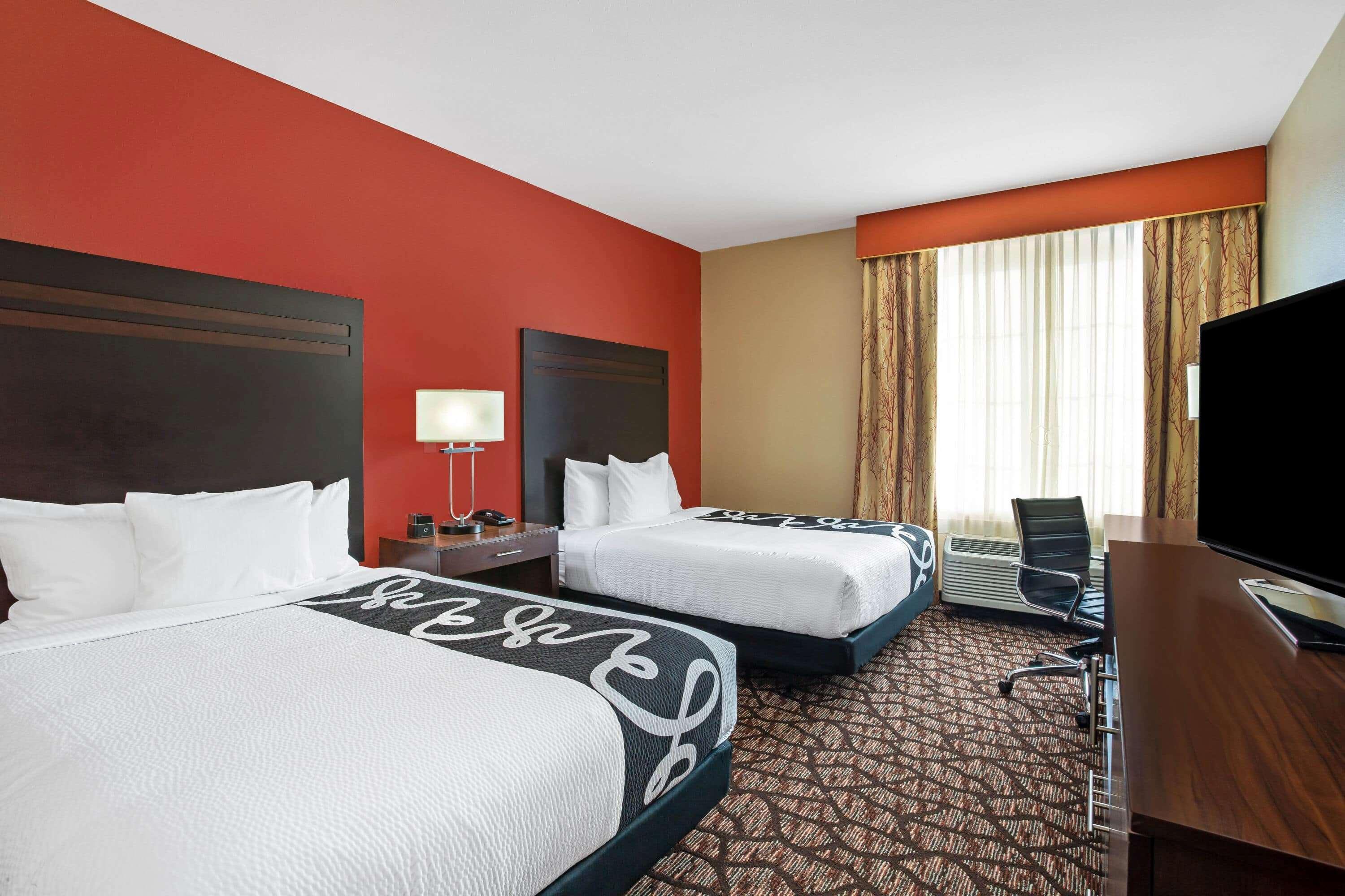 La Quinta By Wyndham Pecos Hotel Exterior photo