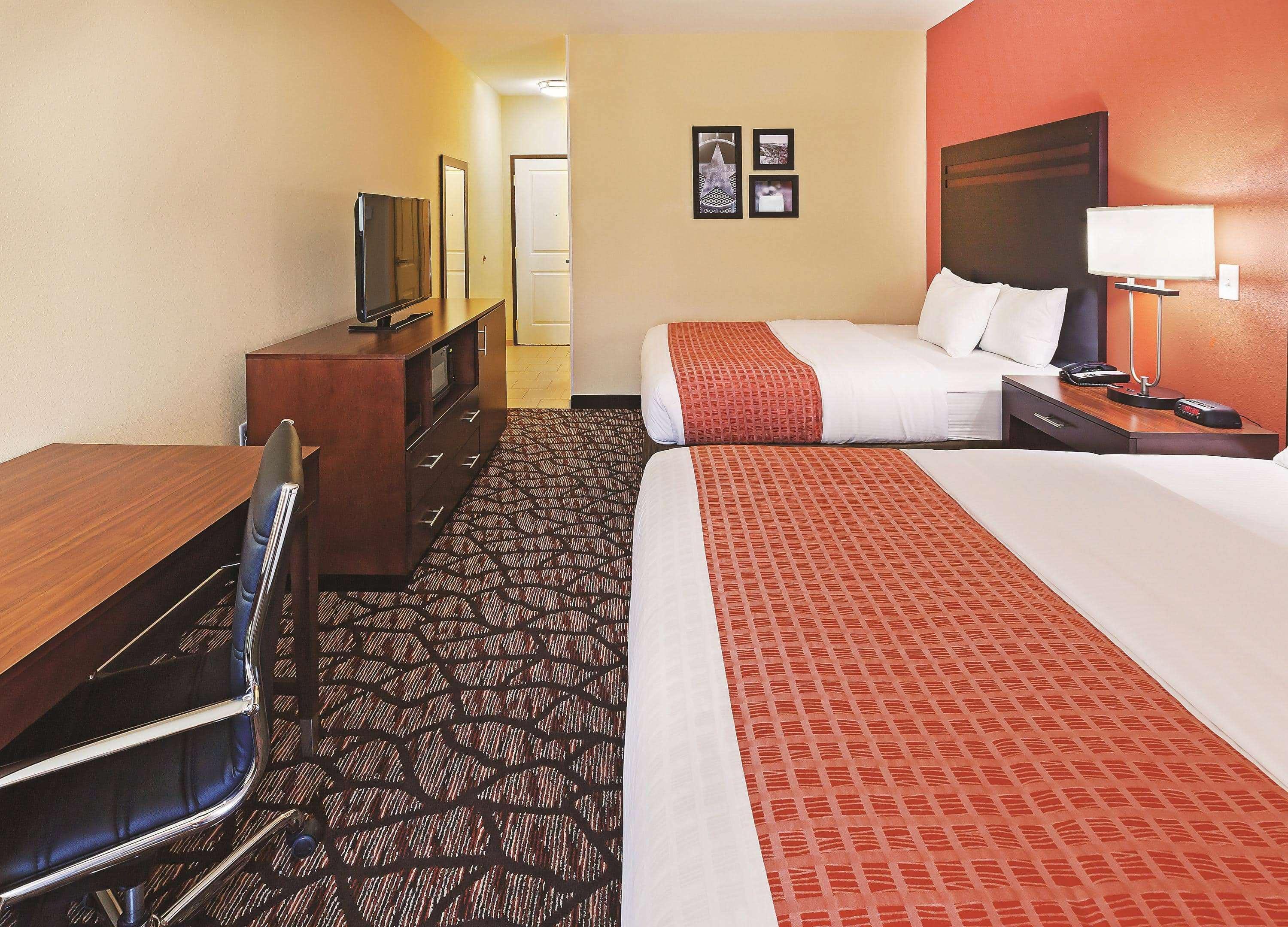 La Quinta By Wyndham Pecos Hotel Exterior photo