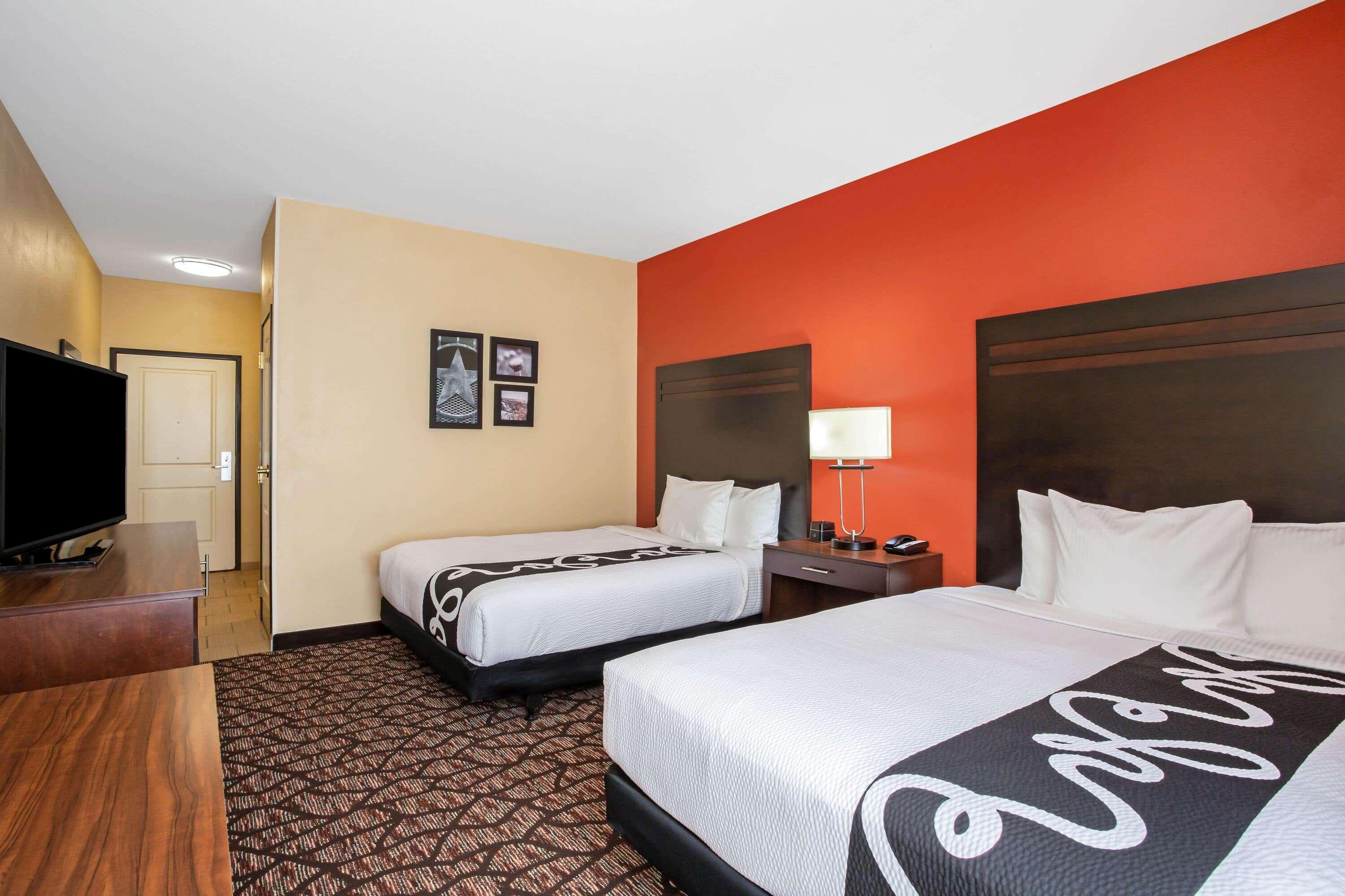 La Quinta By Wyndham Pecos Hotel Exterior photo