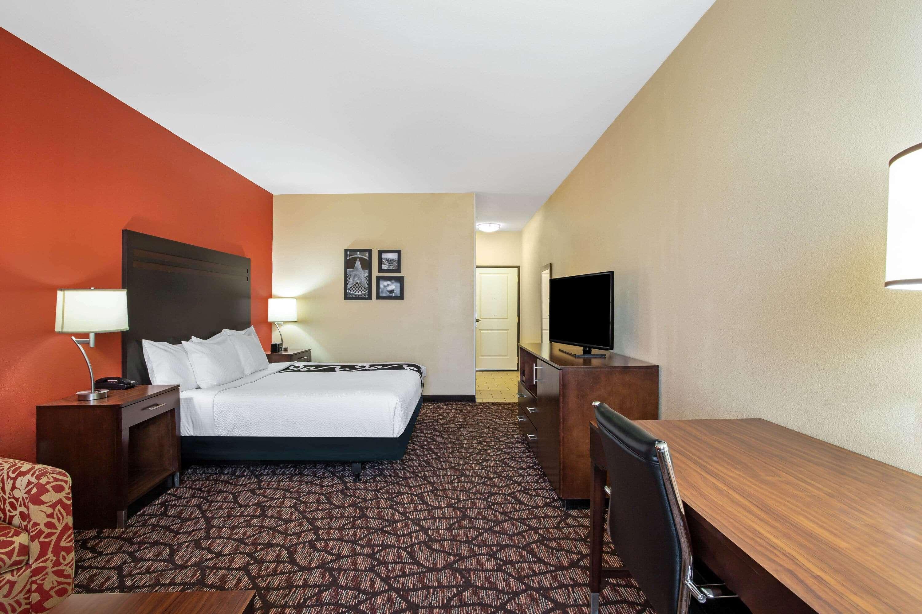La Quinta By Wyndham Pecos Hotel Exterior photo