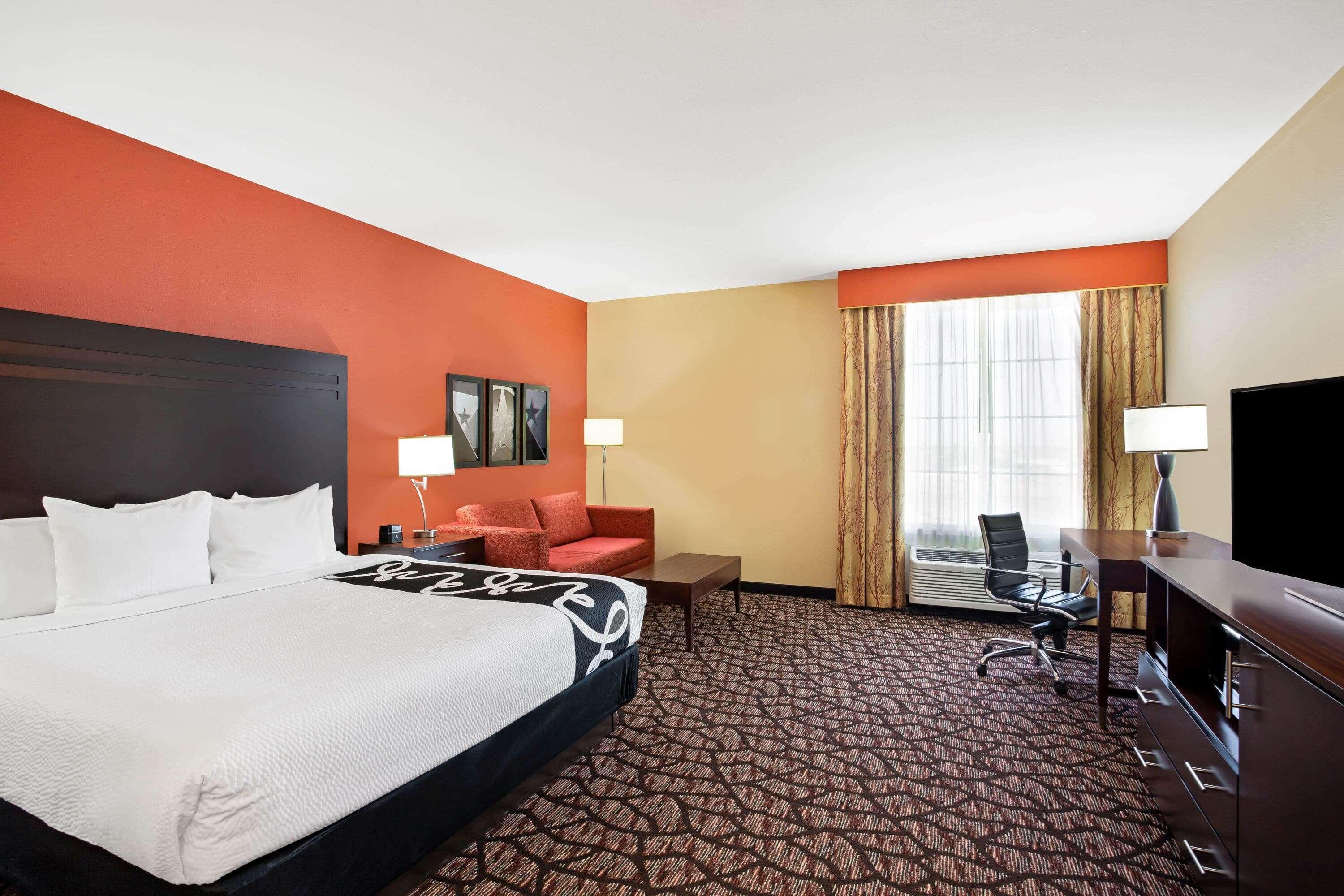 La Quinta By Wyndham Pecos Hotel Exterior photo