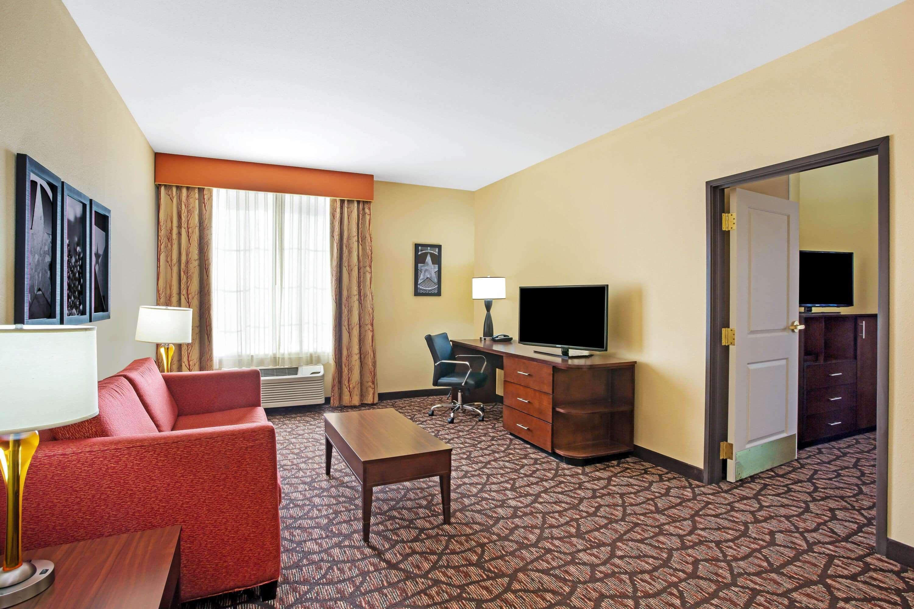 La Quinta By Wyndham Pecos Hotel Exterior photo