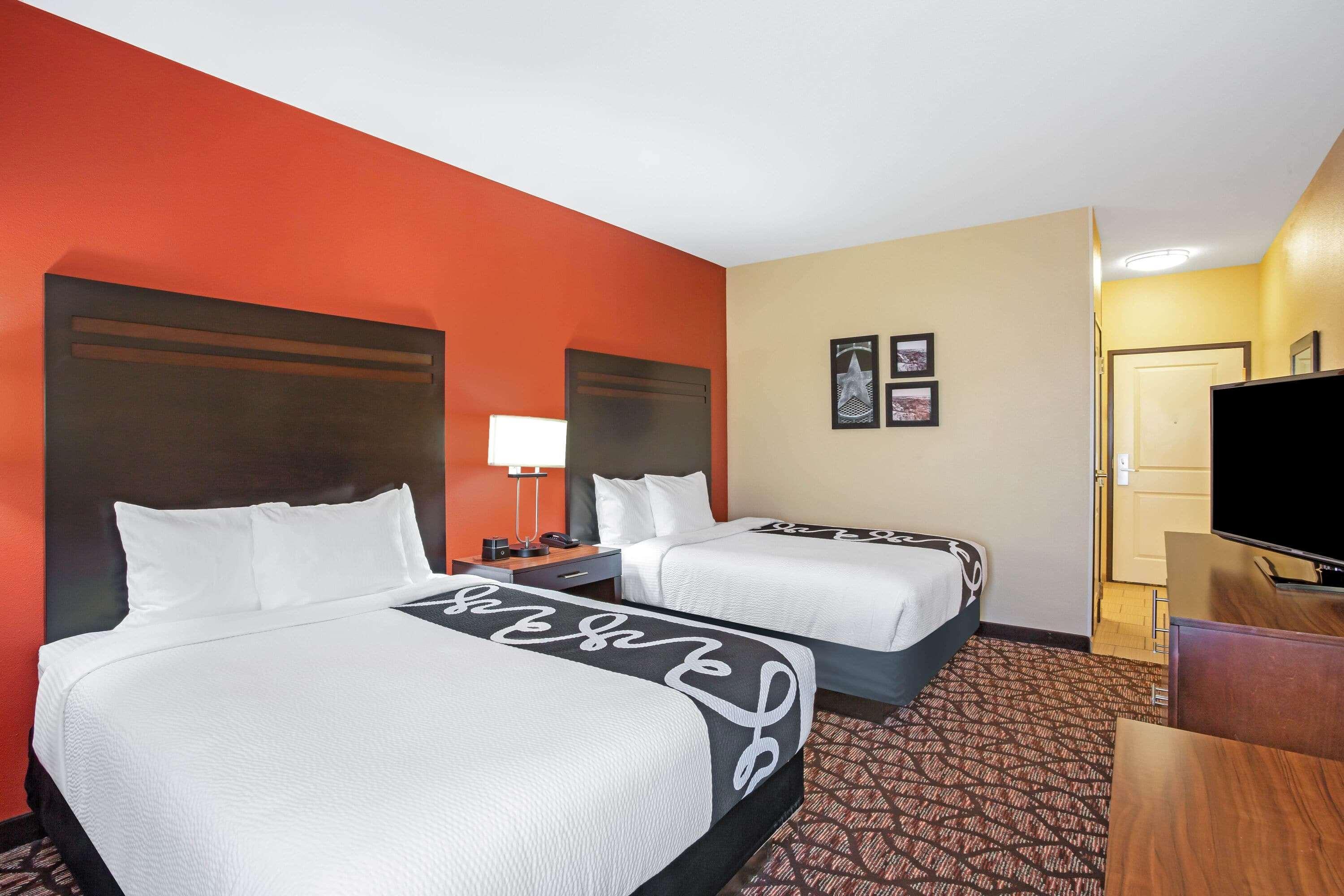 La Quinta By Wyndham Pecos Hotel Exterior photo