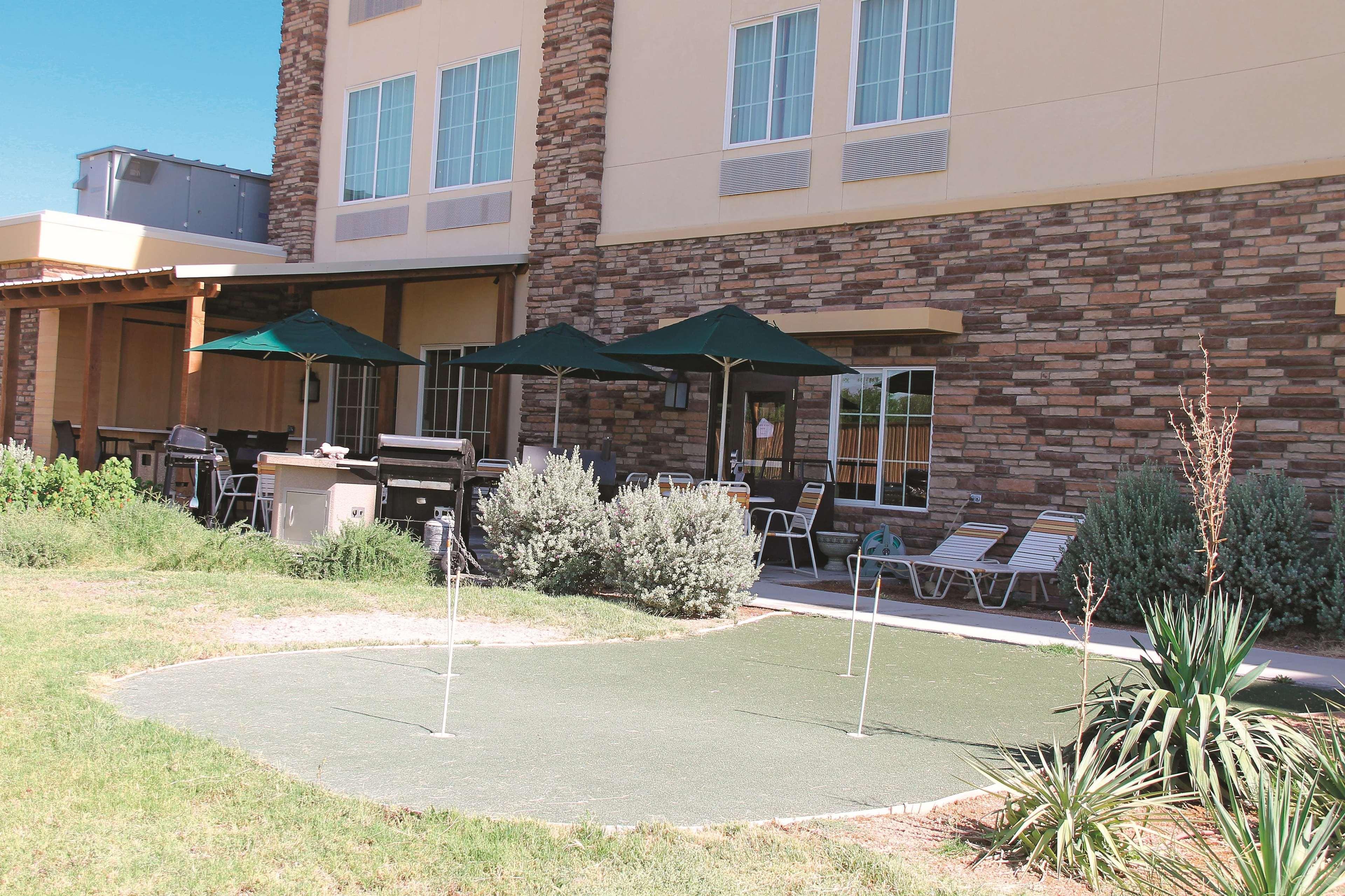La Quinta By Wyndham Pecos Hotel Exterior photo