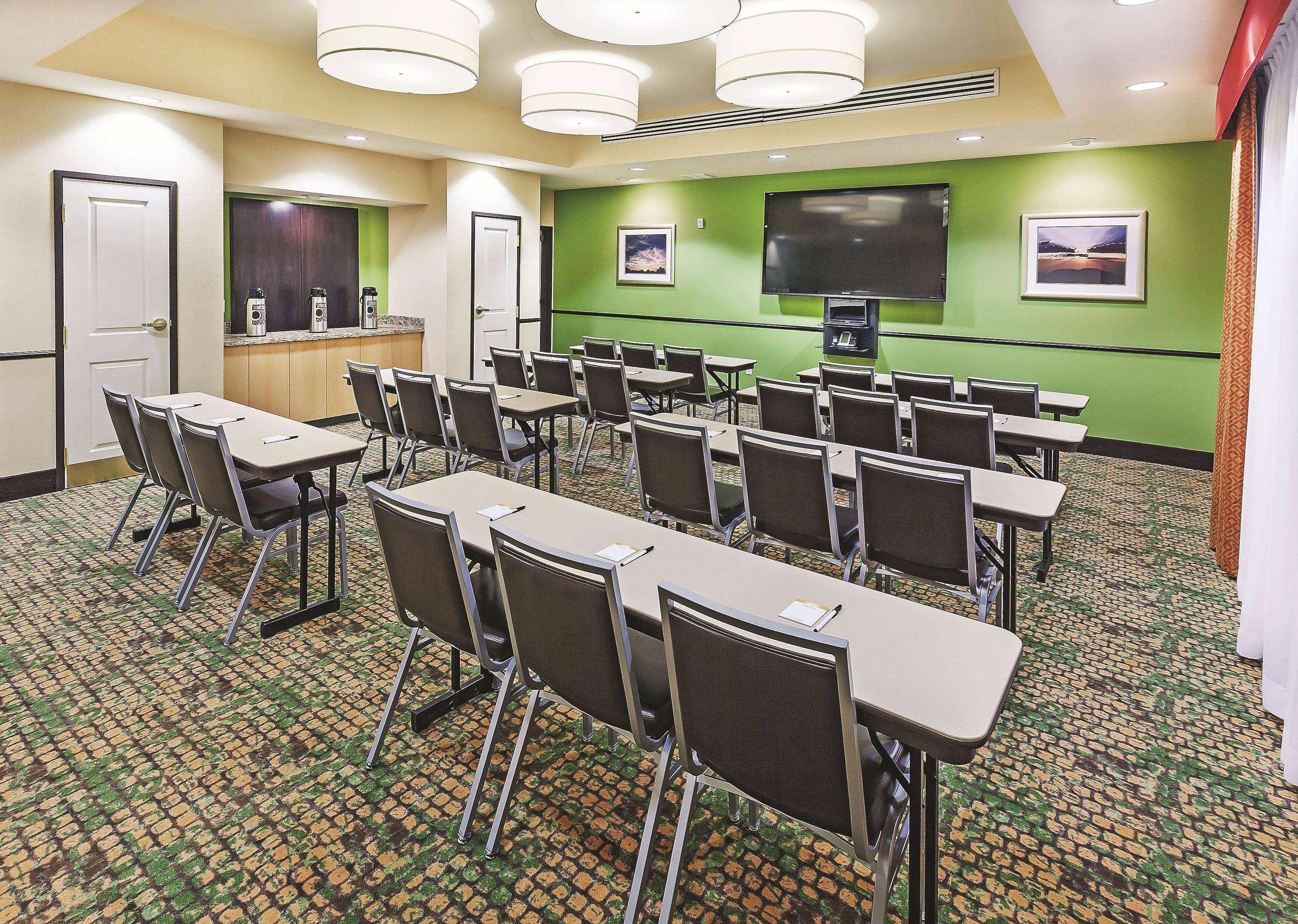 La Quinta By Wyndham Pecos Hotel Exterior photo