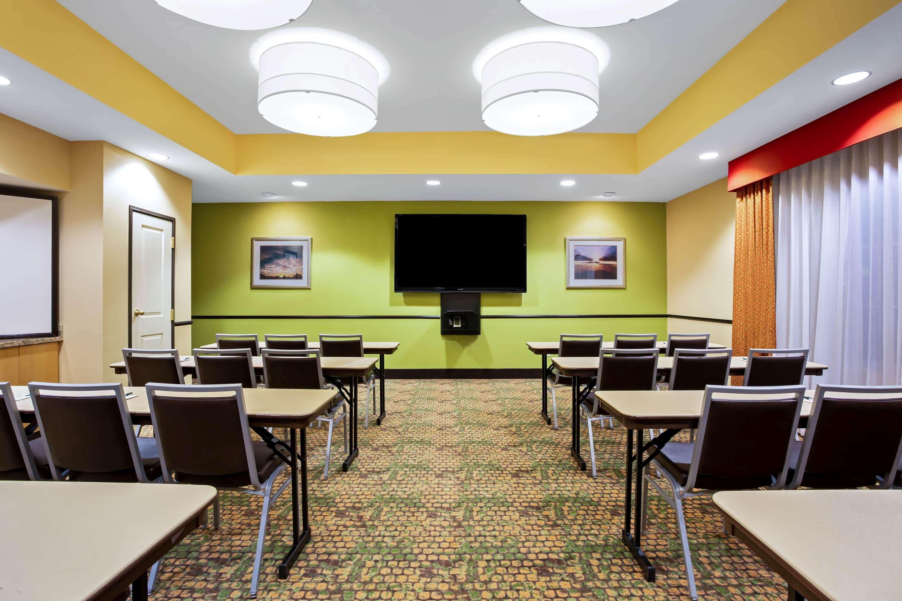 La Quinta By Wyndham Pecos Hotel Exterior photo